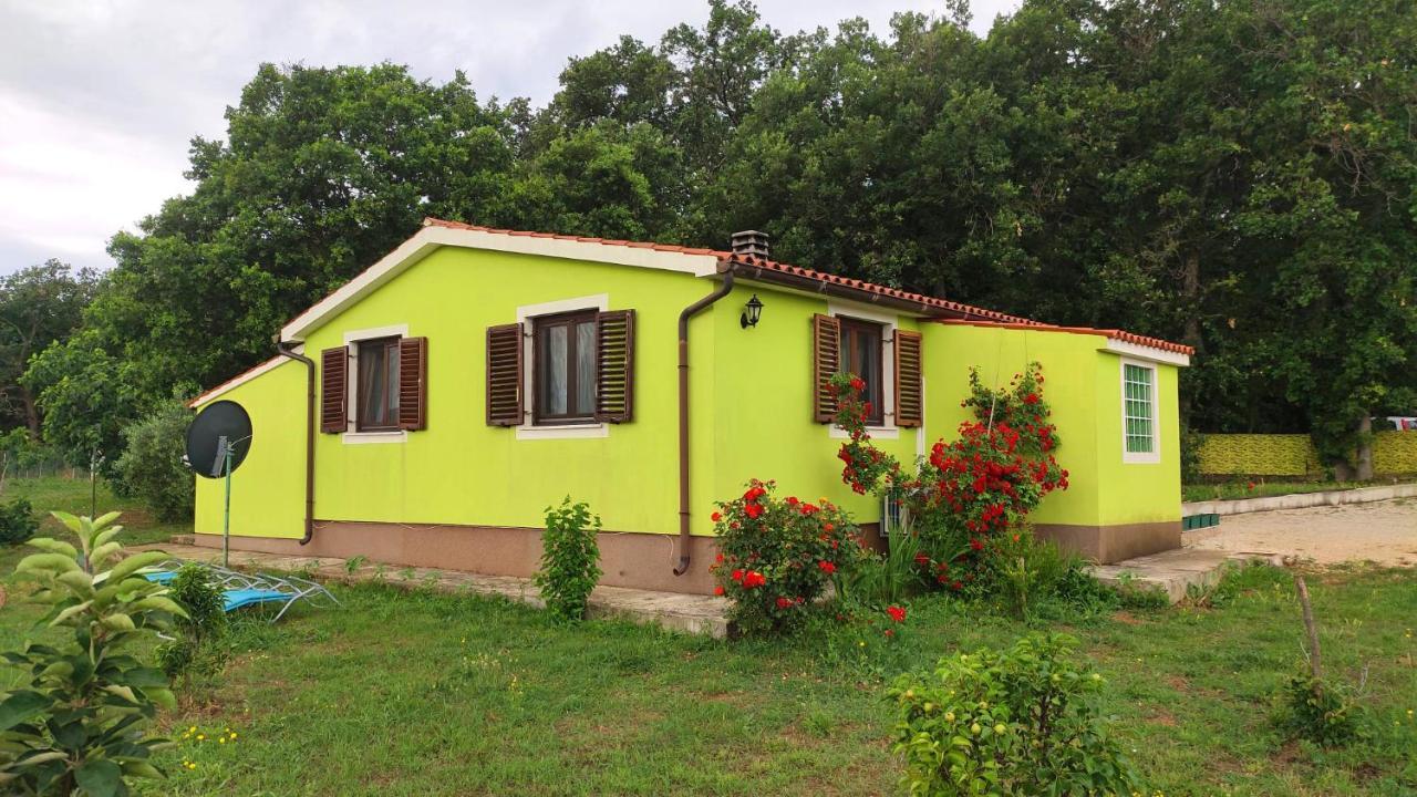 Villa Kuca Za Odmor Tri Sunca à Pula Extérieur photo